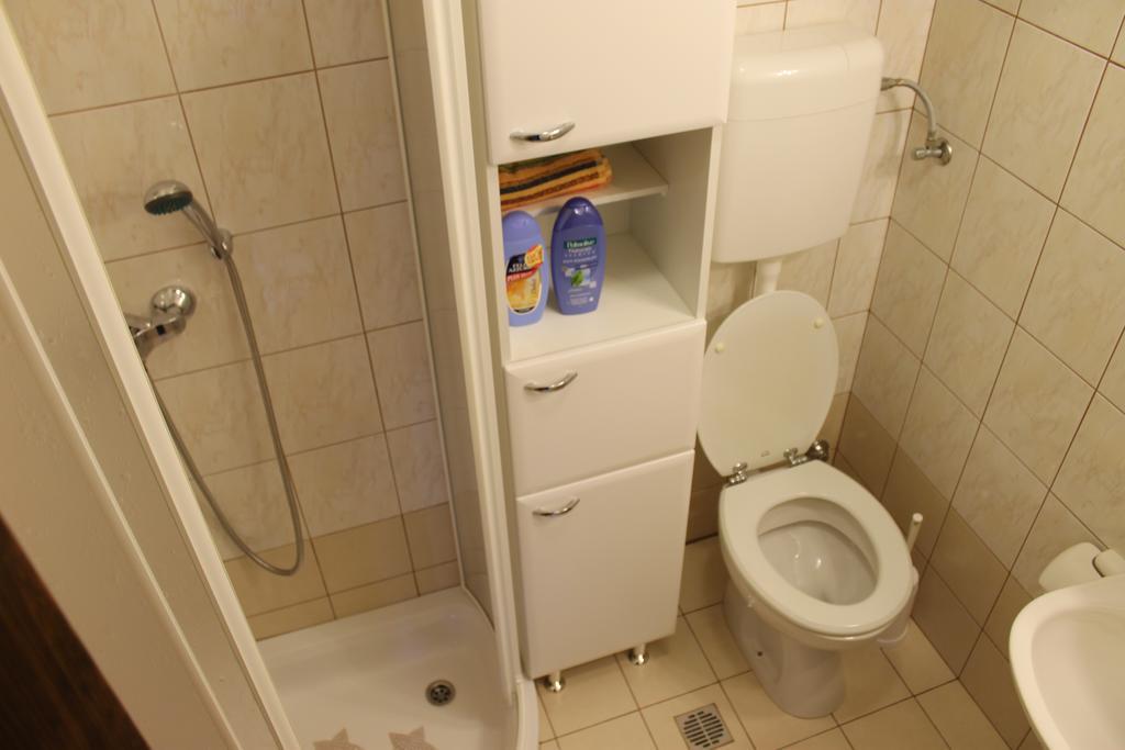 Apartments Mestri Grožnjan Стая снимка