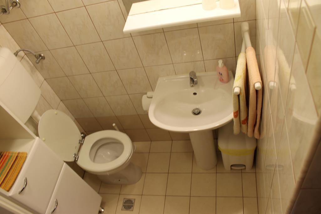 Apartments Mestri Grožnjan Стая снимка