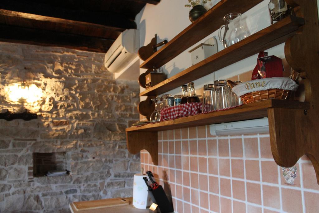 Apartments Mestri Grožnjan Стая снимка
