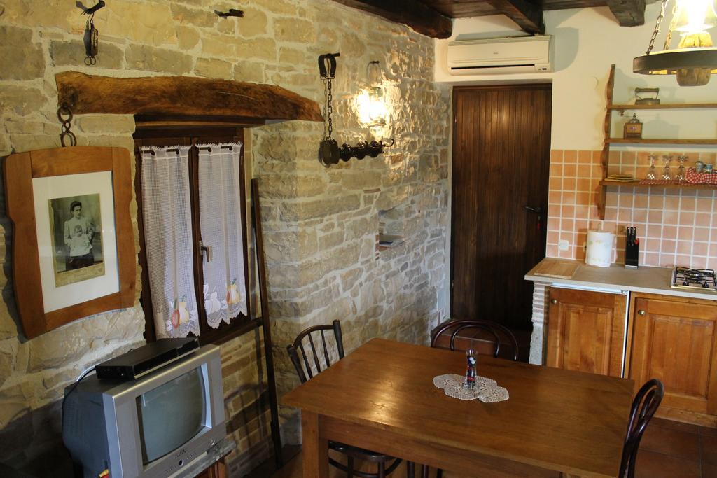 Apartments Mestri Grožnjan Стая снимка