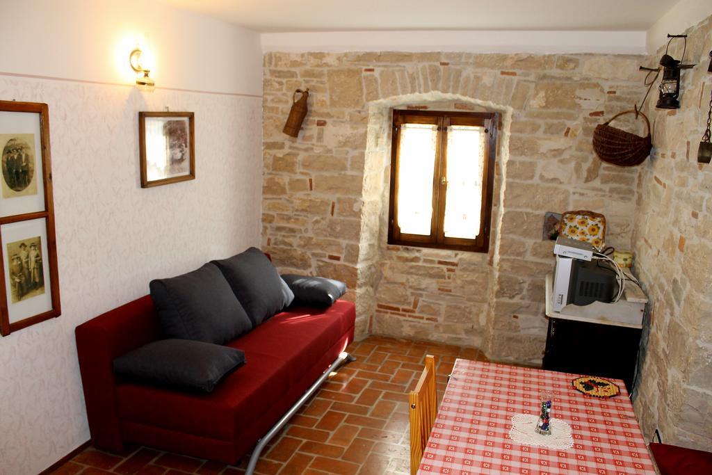 Apartments Mestri Grožnjan Екстериор снимка