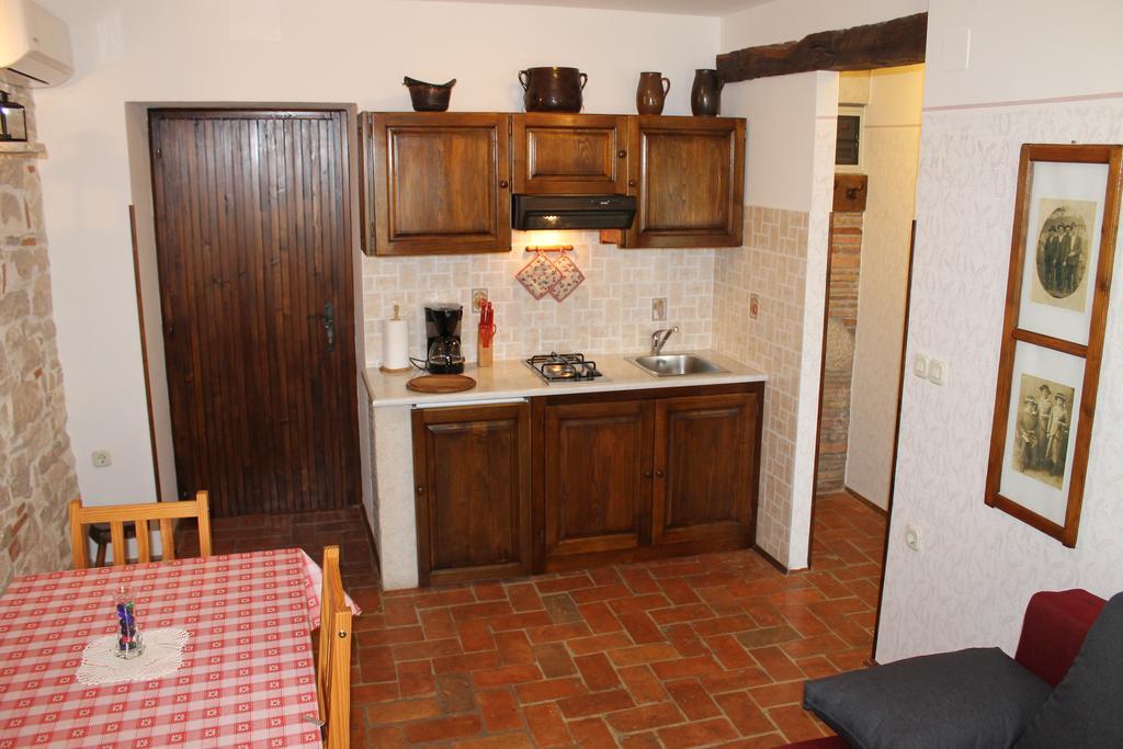 Apartments Mestri Grožnjan Екстериор снимка