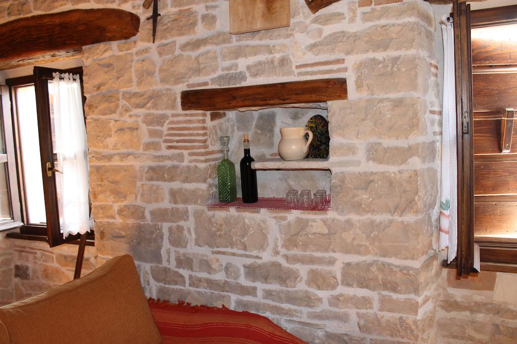 Apartments Mestri Grožnjan Стая снимка