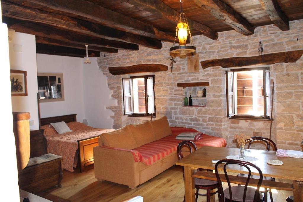 Apartments Mestri Grožnjan Стая снимка